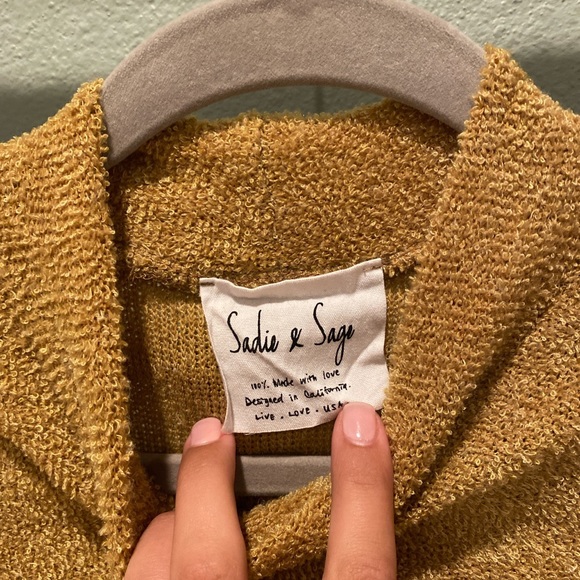 mustard yellow crop top - Picture 3 of 3